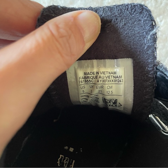 CONVERSE Kicks - Picture 5 of 5